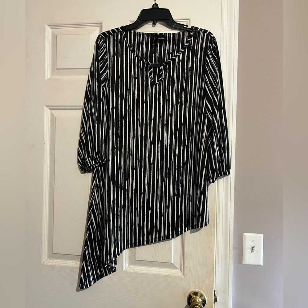 New Directions size L. Asymmetrical bottom blouse.  NWOT